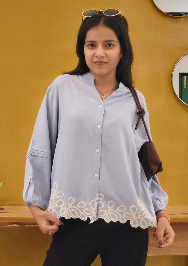 Women’s light grey puff sleeve top with lace hem detail casual outfit