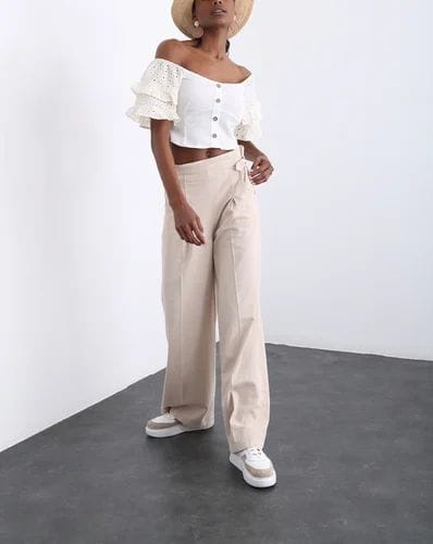 women casual white crop top street style